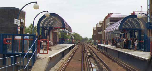 photo of dlr crossharbour