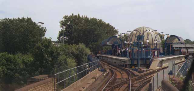 photo of dlr island gardens