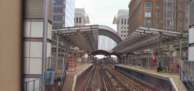 photo of dlr Canary Wharf