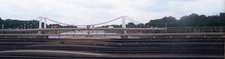 photo of train on grovesnor bridge station